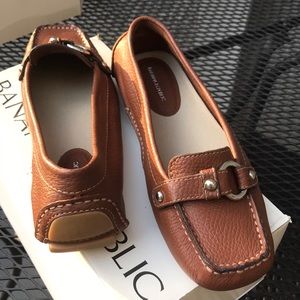 Banana republic brand new shoes